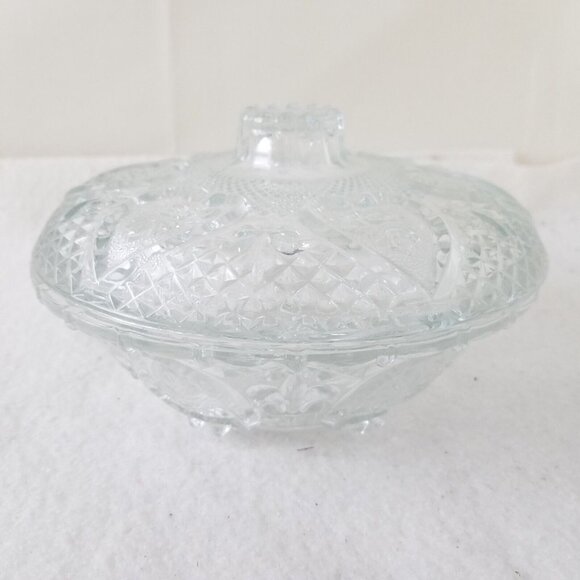 Bowl vntg molded glass Lidded Serving Pattern: Hearts & Fleur De Lys 1970s - Picture 1 of 9